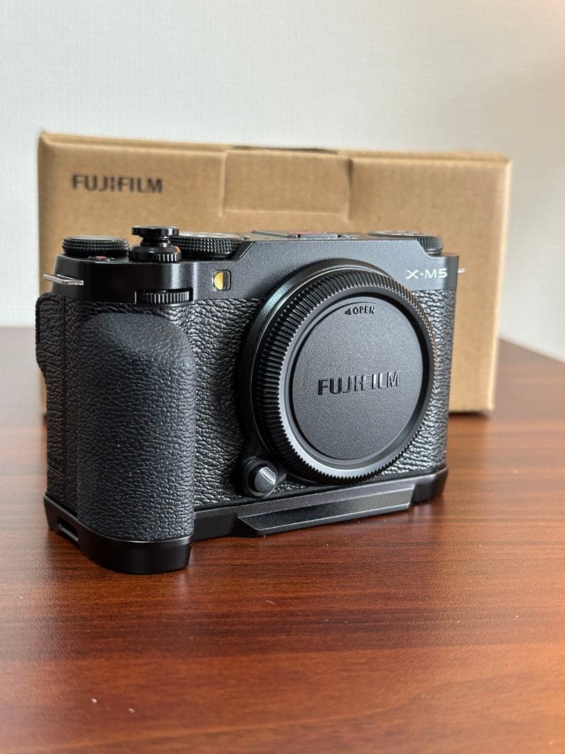 【美品】 FUJIFILM X-M5 グリップ・充電器・バッテリー2個