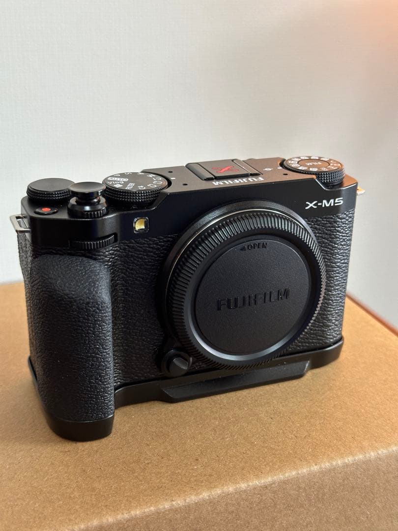 【美品】 FUJIFILM X-M5 グリップ・充電器・バッテリー2個