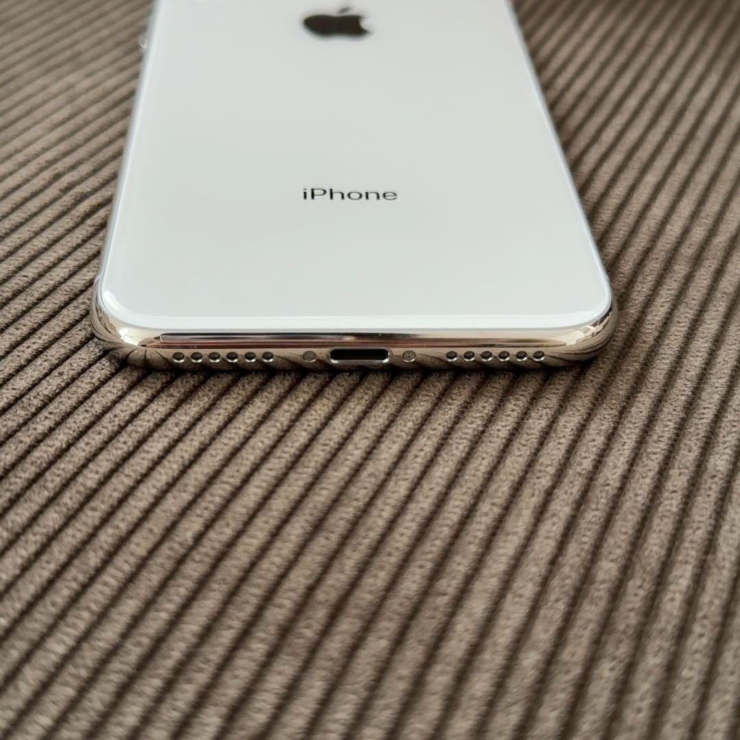 極美品　iPhone X シルバー　64GB SIMフリー　ケース付き