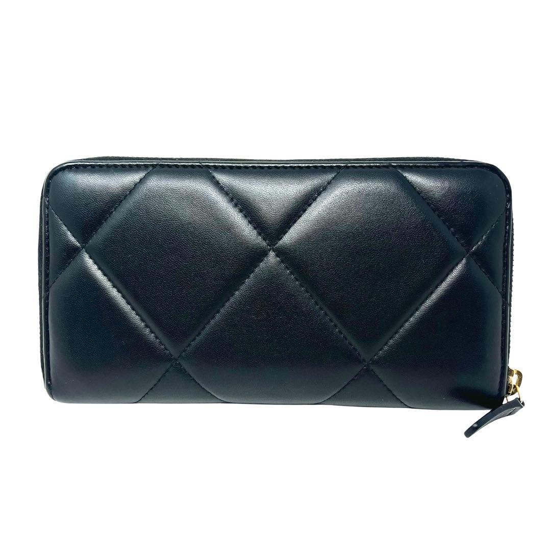 queenCHANEL シャネル 19 ディズヌフ ラウンドジップ長財布
