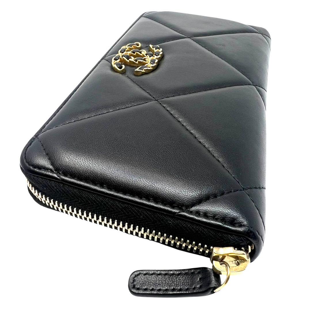 queenCHANEL シャネル 19 ディズヌフ ラウンドジップ長財布