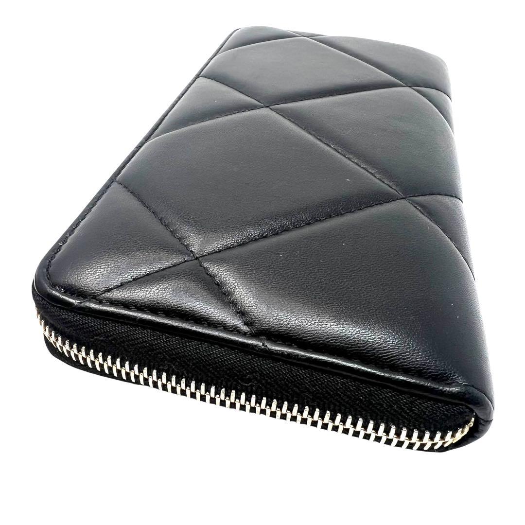 queenCHANEL シャネル 19 ディズヌフ ラウンドジップ長財布