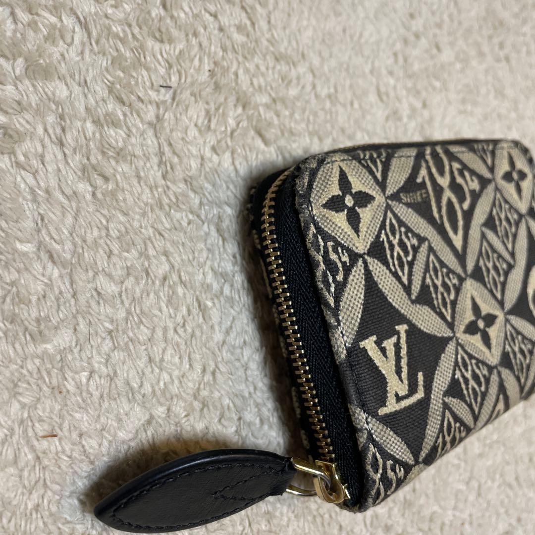 ルイヴィトン ジャイアントモノグラム ジッピー財布