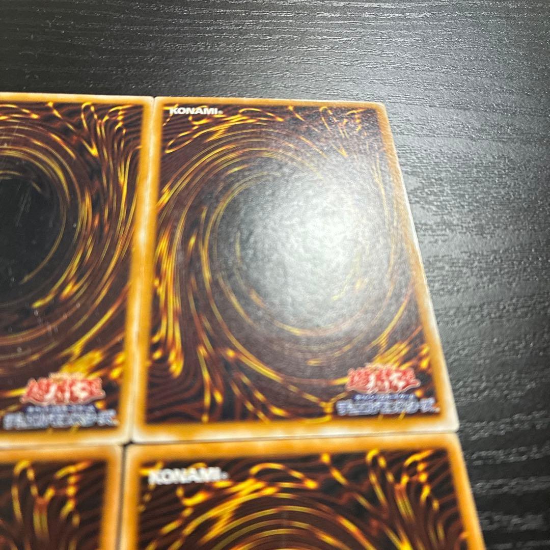 遊戯王　青眼の白龍、ブラックマジシャン　レリーフ各3枚セット