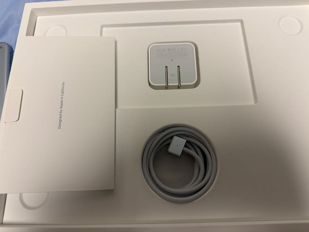 美品 MacBook Air 13.6インチ M4 スカイブルー