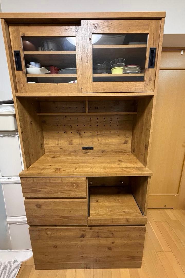 最終お値下げ　食器棚 ガラス扉付き 木目調キッチンボード