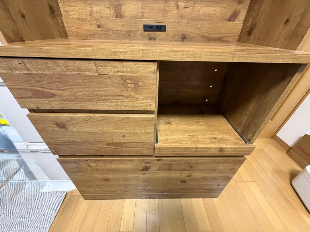 最終お値下げ　食器棚 ガラス扉付き 木目調キッチンボード