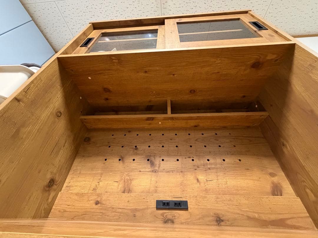 最終お値下げ　食器棚 ガラス扉付き 木目調キッチンボード