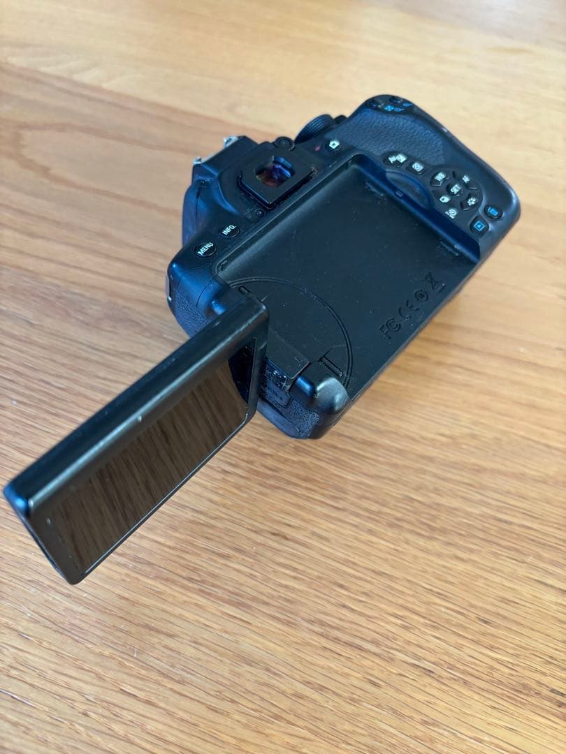 Canon EOS Kiss X18i カメラ　ボディ本体【ジャンク品扱い】