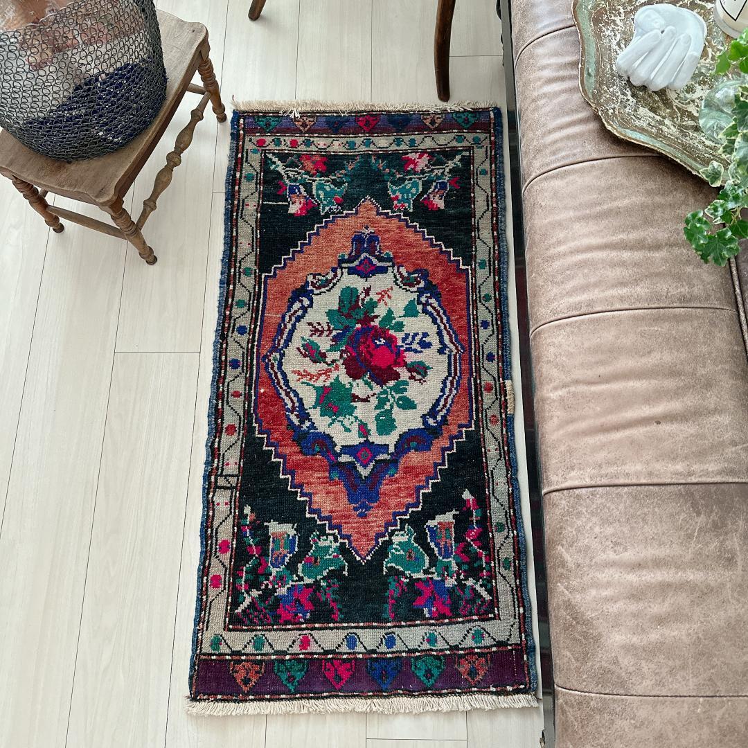 トルコ ヴィンテージラグ A48人気柄 レア マゼンタピンク グリーン ネイビー