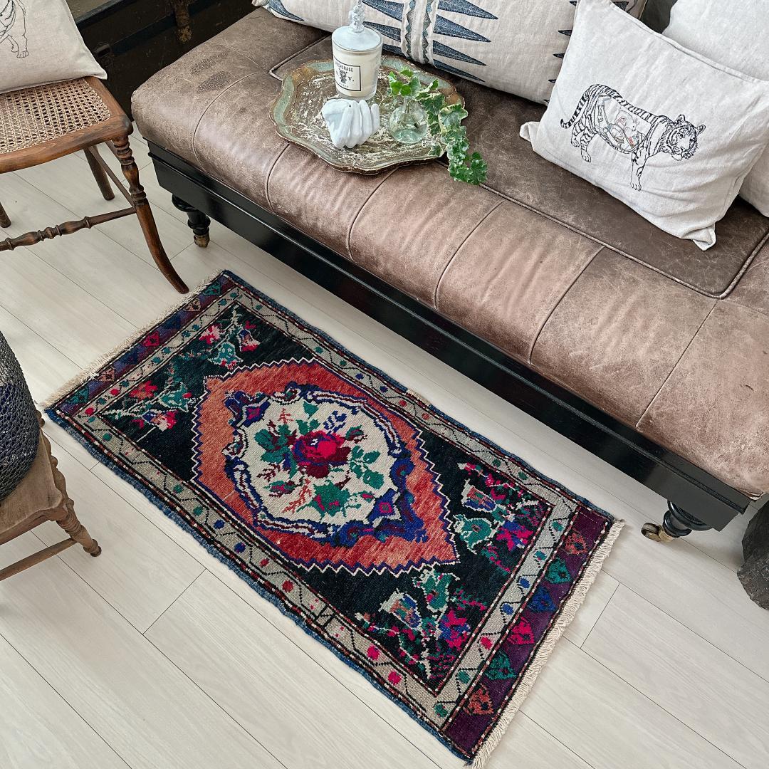 トルコ ヴィンテージラグ A48人気柄 レア マゼンタピンク グリーン ネイビー