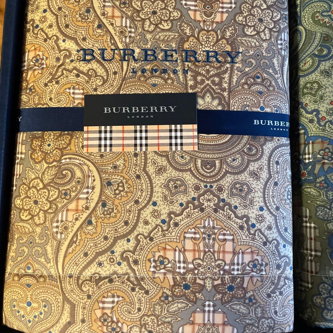 【未使用】Burberry 羽毛肌掛け布団 150×200　2枚　ペイズリー柄
