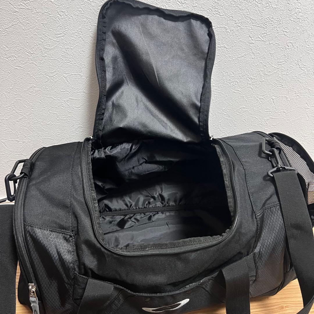 Oakley ブラック ボストンバッグ