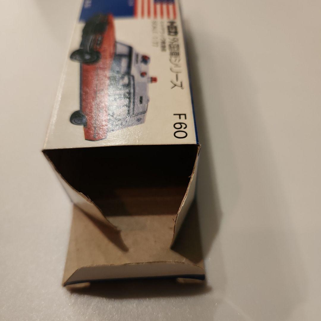 トミカ青箱　F60 キャデラック救急車