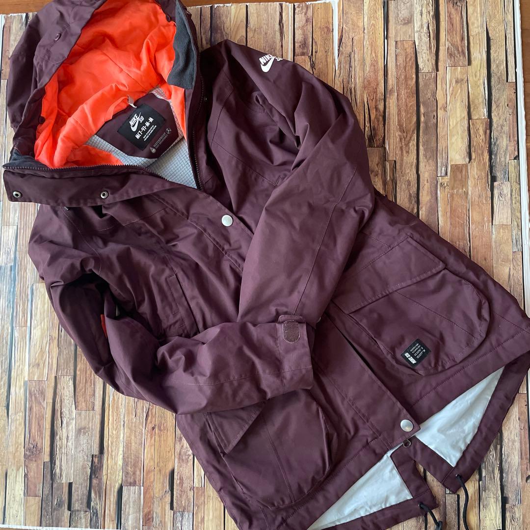 スノー仕様のNIKE SBジャケットHUDSON PARKAナイキSB(M)