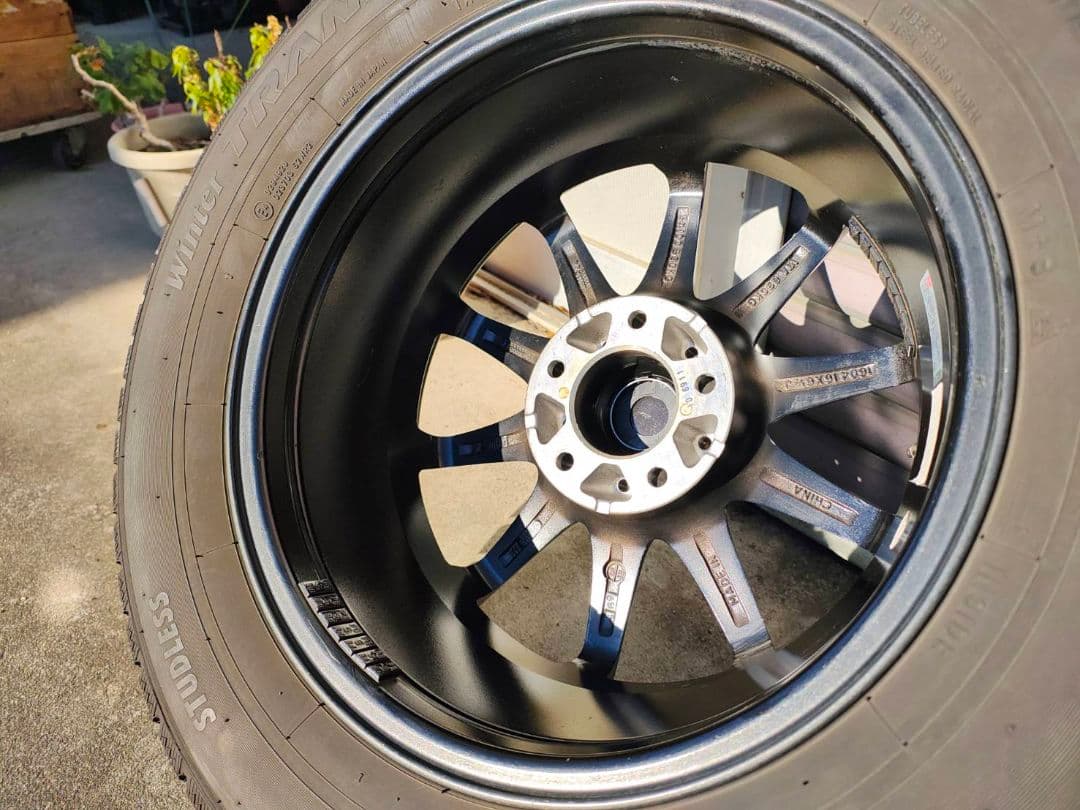 スタッドレスタイヤ４本セットおまけ付215/65R16　ウィンタートランパスTX