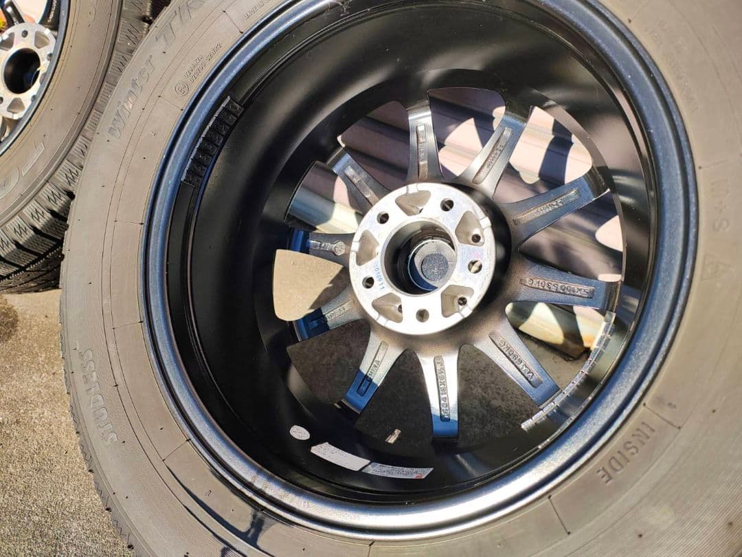 スタッドレスタイヤ４本セットおまけ付215/65R16　ウィンタートランパスTX