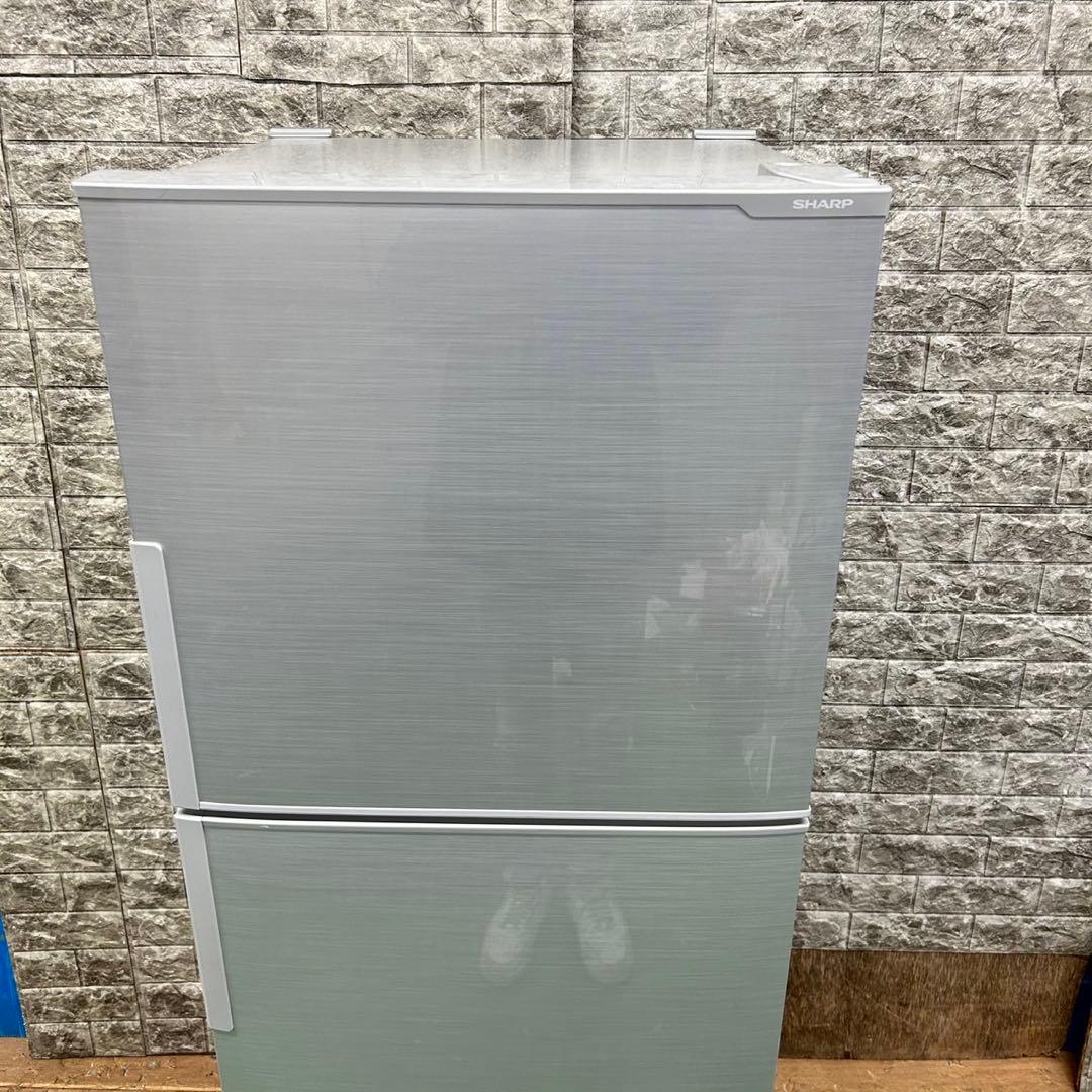 809シャープ　中型　冷蔵庫　225L 小型　一人暮らし　右開き　1〜3人暮らし