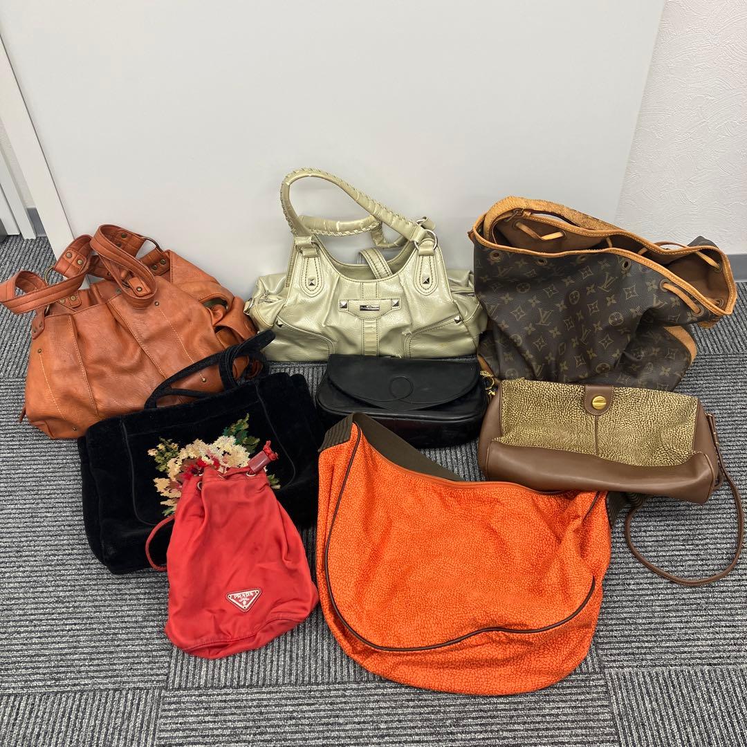 遺品整理　バックまとめ売り！　Y