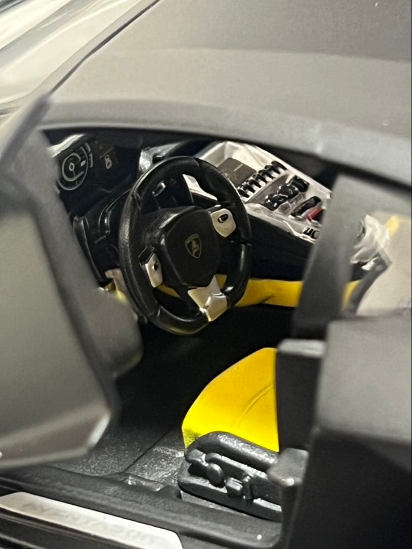 ランボルギーニアヴェンタドール1/18