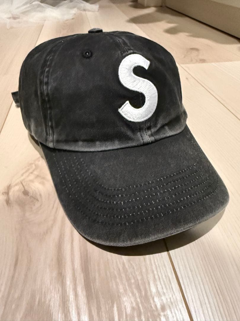Supreme 刺繍Sロゴ ブラックキャップ