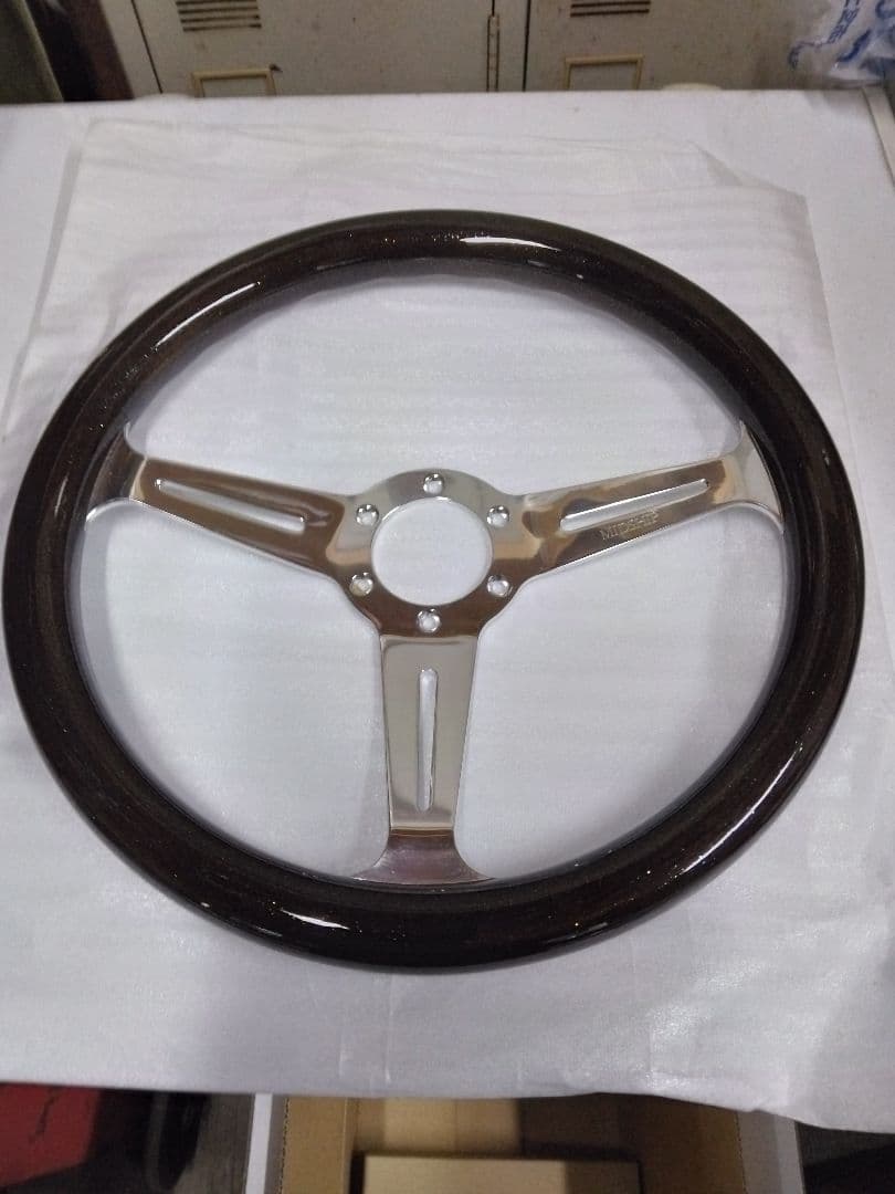 3スポーク ステアリング ブラウンウッド8さん専用です。ホーンボタン付きです。