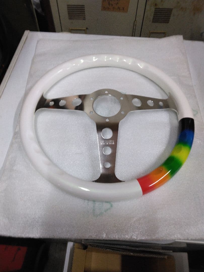 3スポーク ステアリング ブラウンウッド8さん専用です。ホーンボタン付きです。