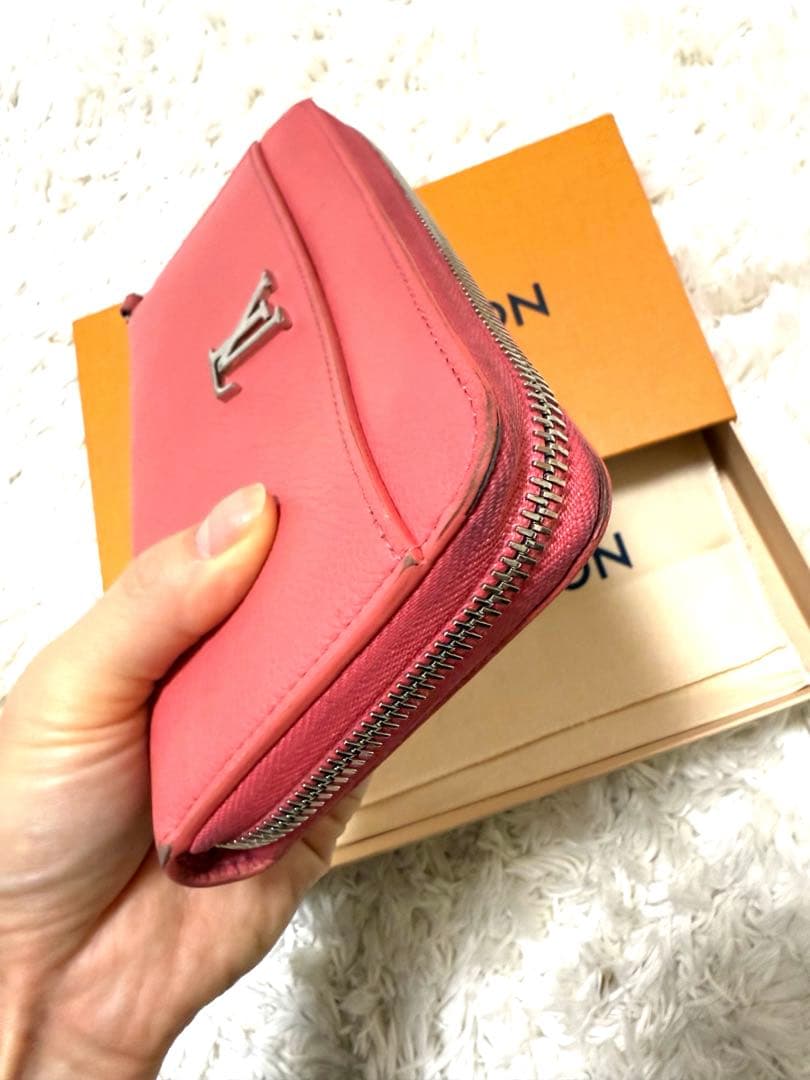 LOUIS VUITTONルイヴィトン　ジッピーロックミーラウンドファスナー