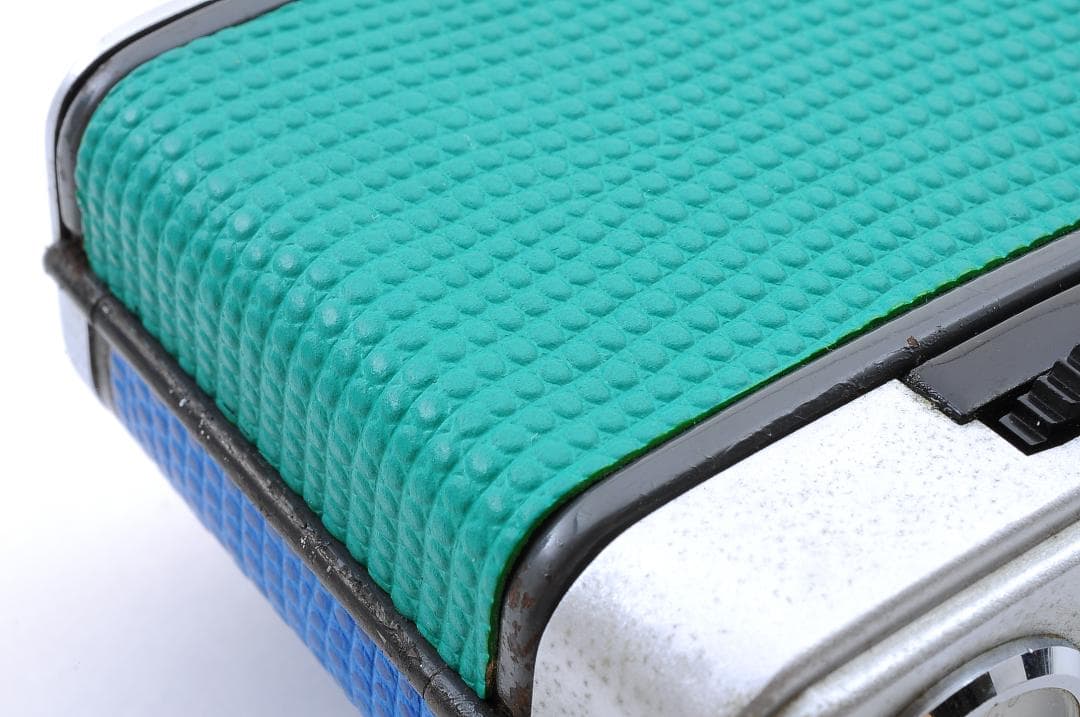 OLYMPUS PEN-２フィルムカメラ　赤青