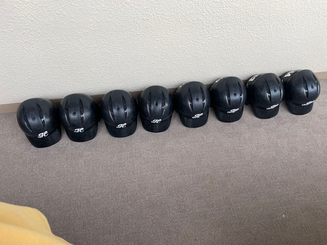 軟式野球　ヘルメット　8個　収納ケース付き