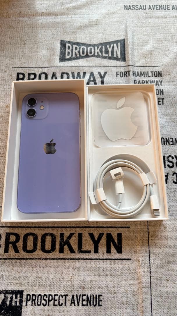 Apple iPhone 12 パープル 本体　64GB 付属品付き