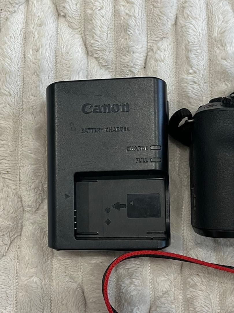 Canon EOS Kiss M ブラック　レンズ付き