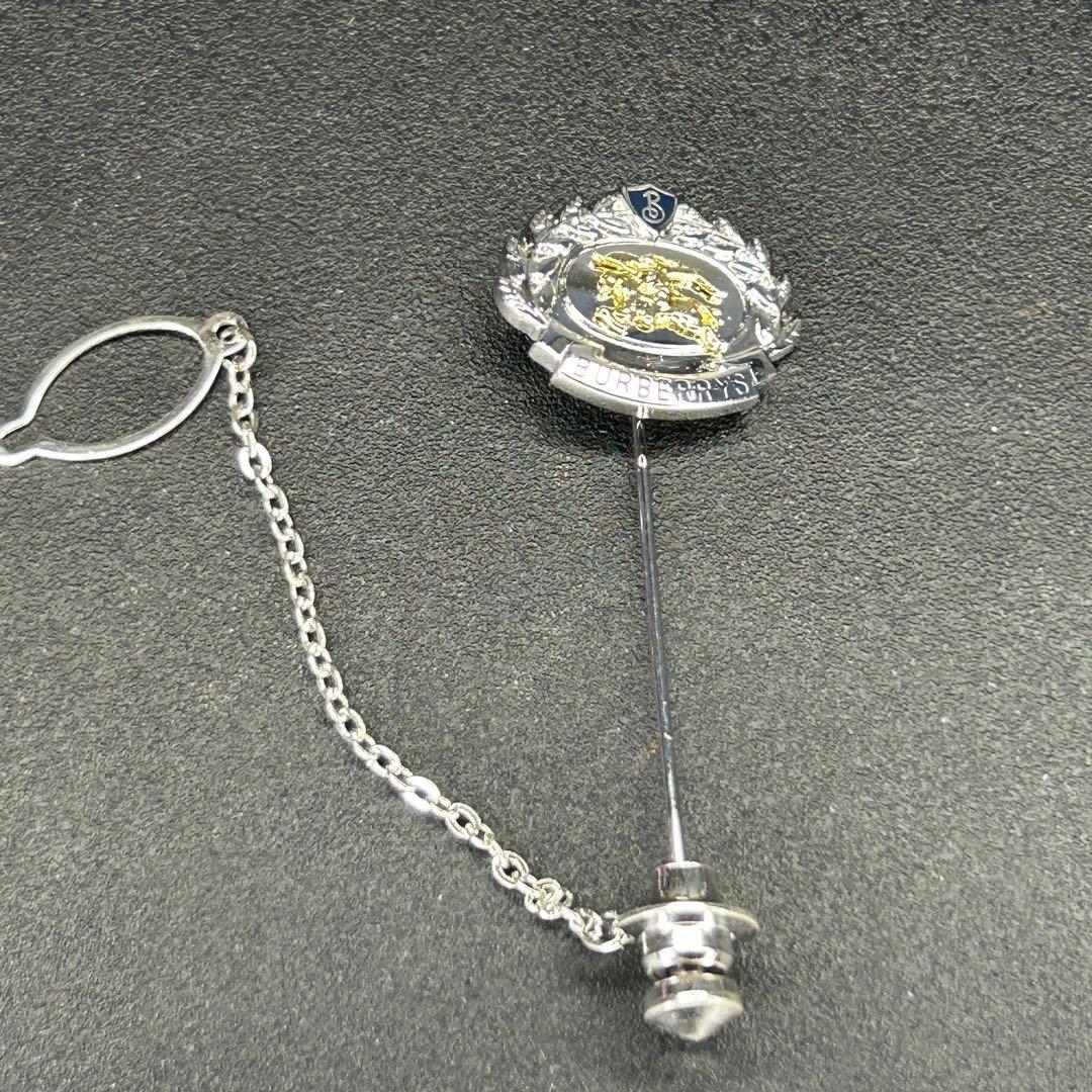 極美品　バーバリー　シルバーにゴールドホースロゴ　ラペルピン　ピンブローチ