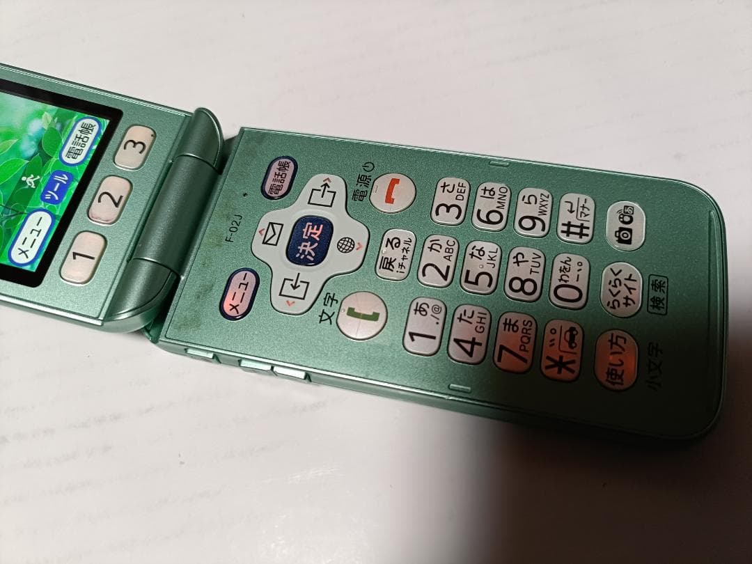 ☆docomo らくらくホン F-02J ミントグリーン