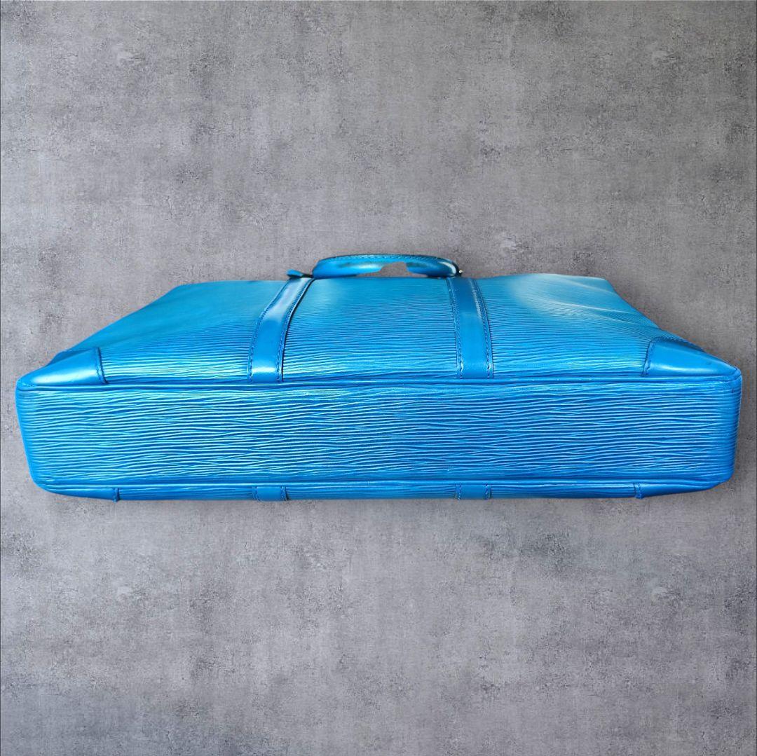 LOUIS VUITTONエピ ヴォワヤージュビジネスバッグ トレドブルー正規品