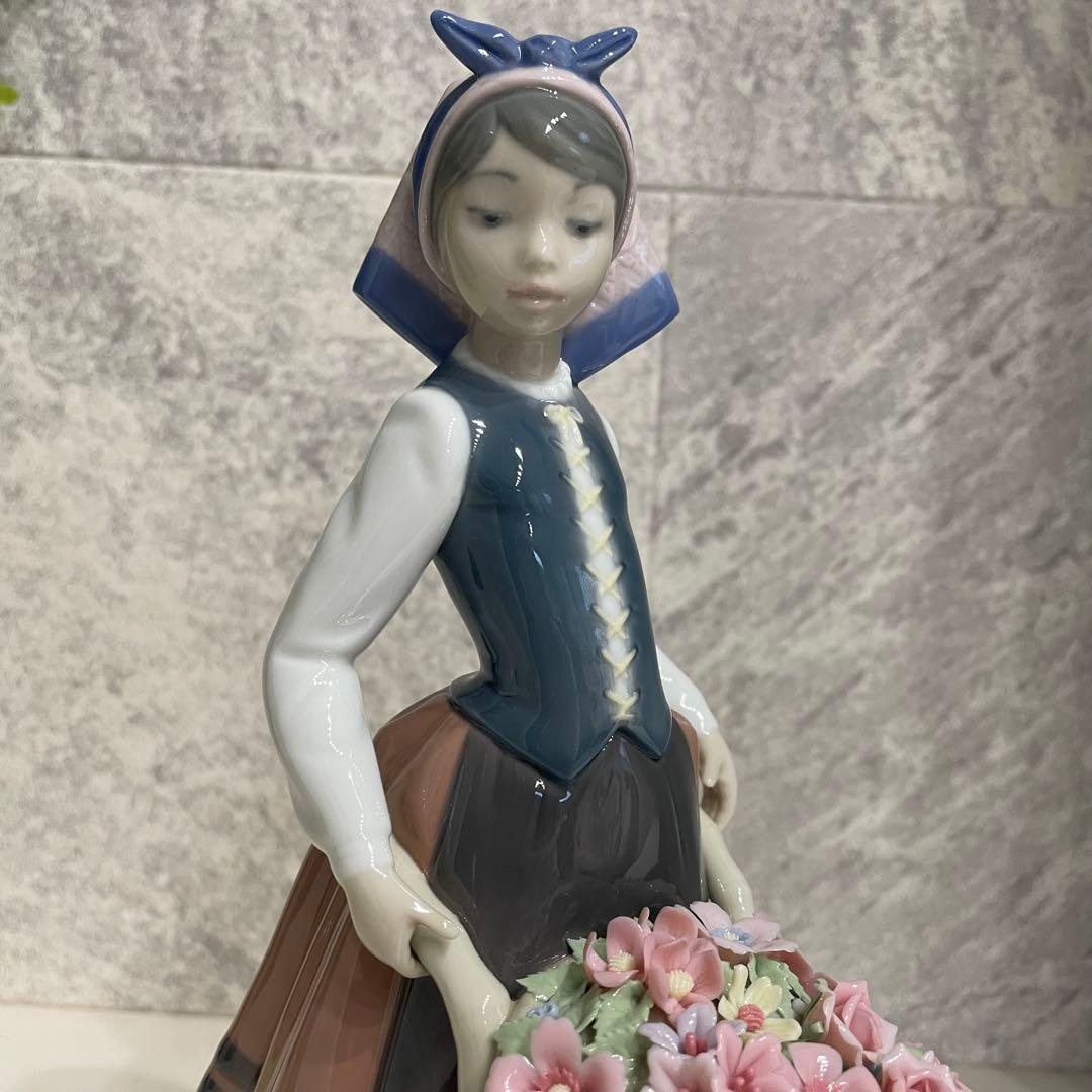 さら様　リヤドロ　LLADRO 花屋の姉妹シリーズ［花集め] [花車を押す少女]