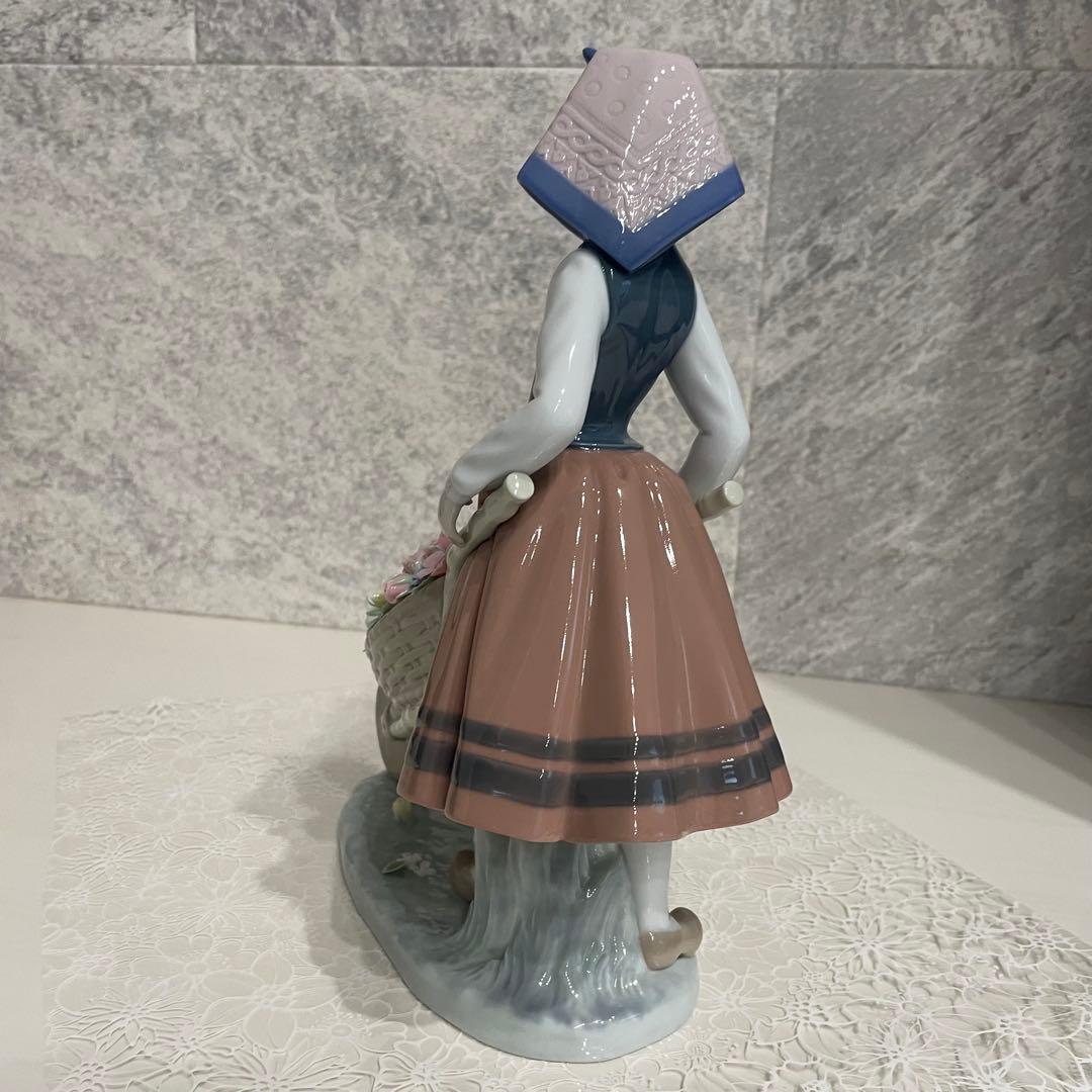 さら様　リヤドロ　LLADRO 花屋の姉妹シリーズ［花集め] [花車を押す少女]