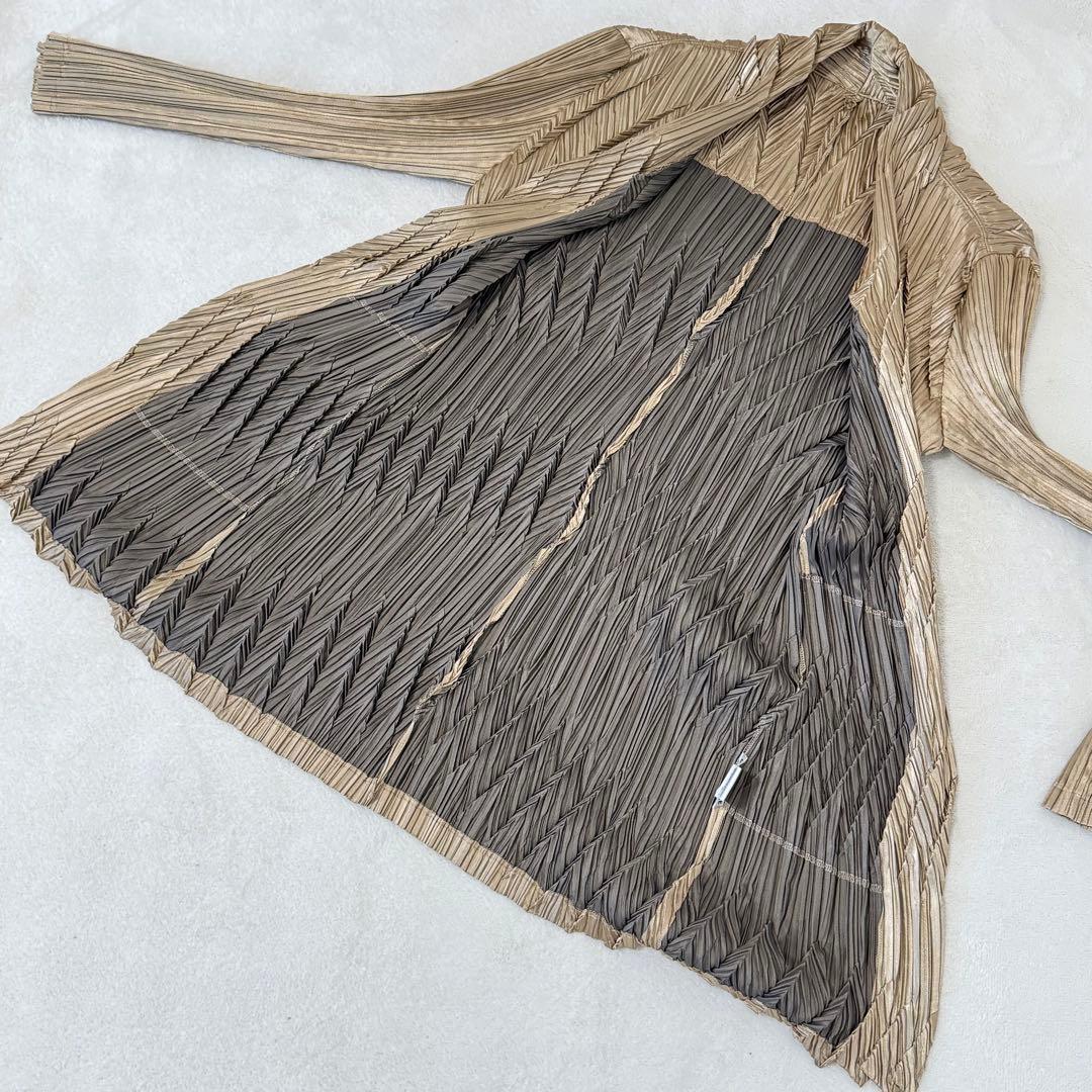 極美品✨ISSEY MIYAKE 変形　立体　プリーツ　ジャケット　ゴールド