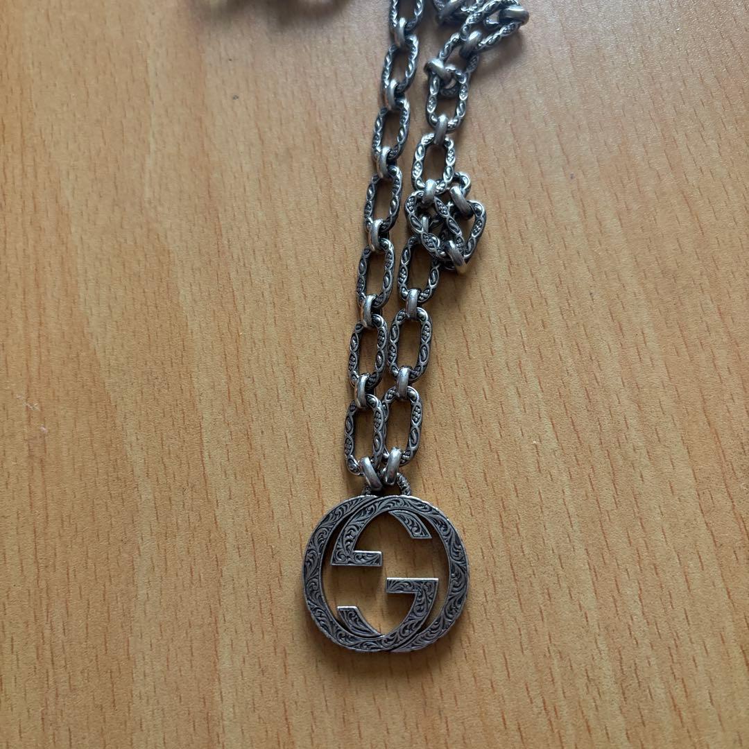 Gucci シルバー ロゴペンダント ネックレス