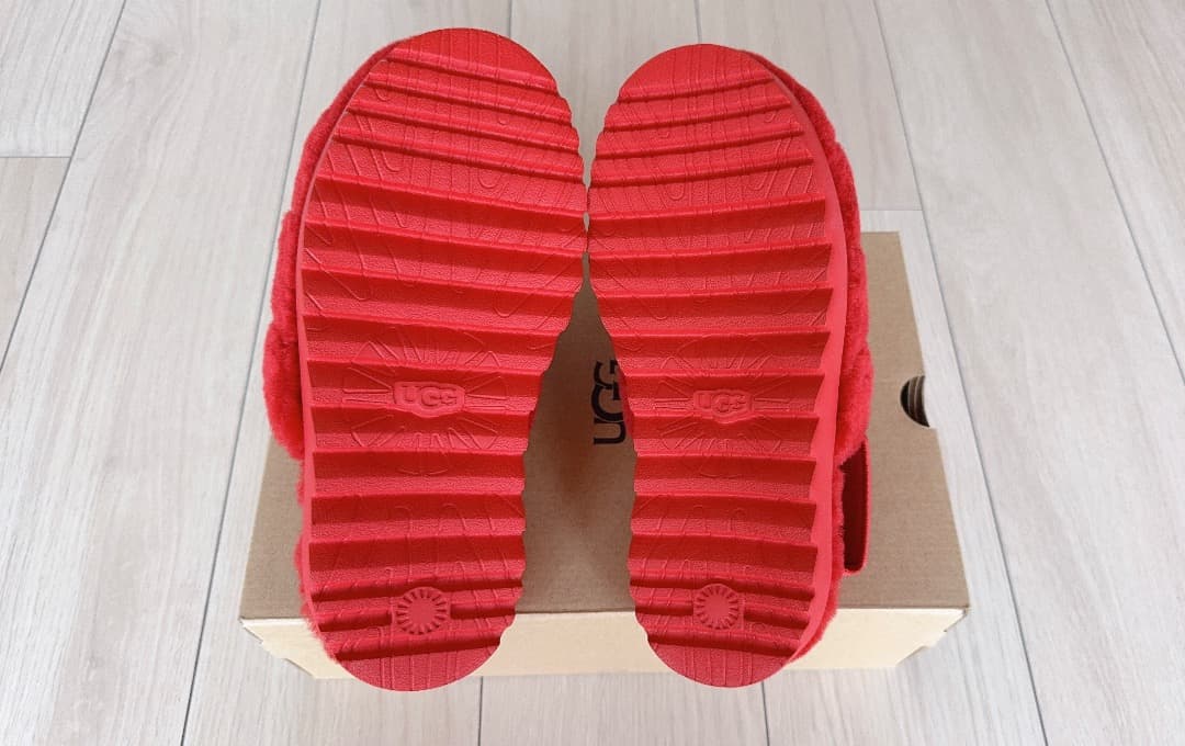 【新品・未使用】UGG アグ スーパーフラッフスリッパ 23㎝ レッド