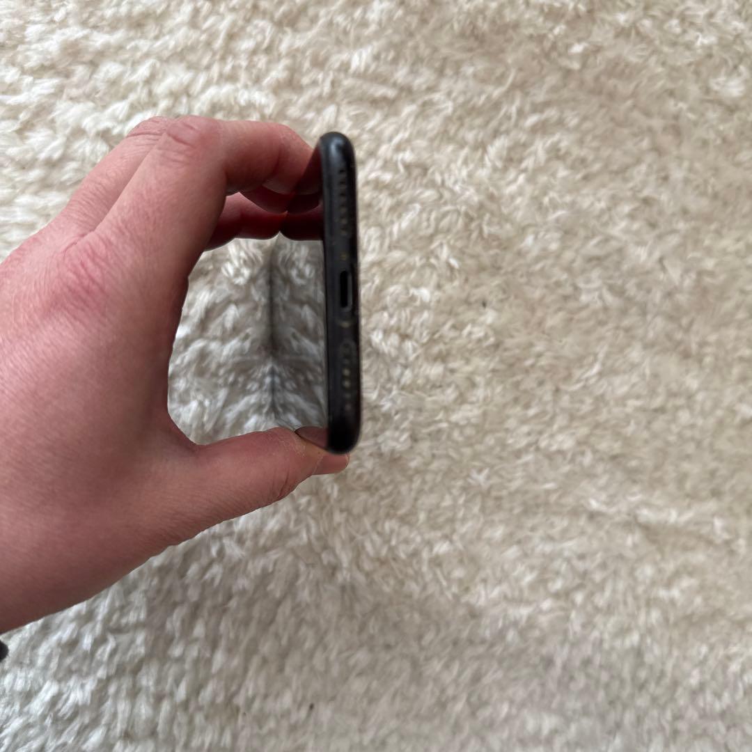 iPhone SE BLACK 64GB SIMなし