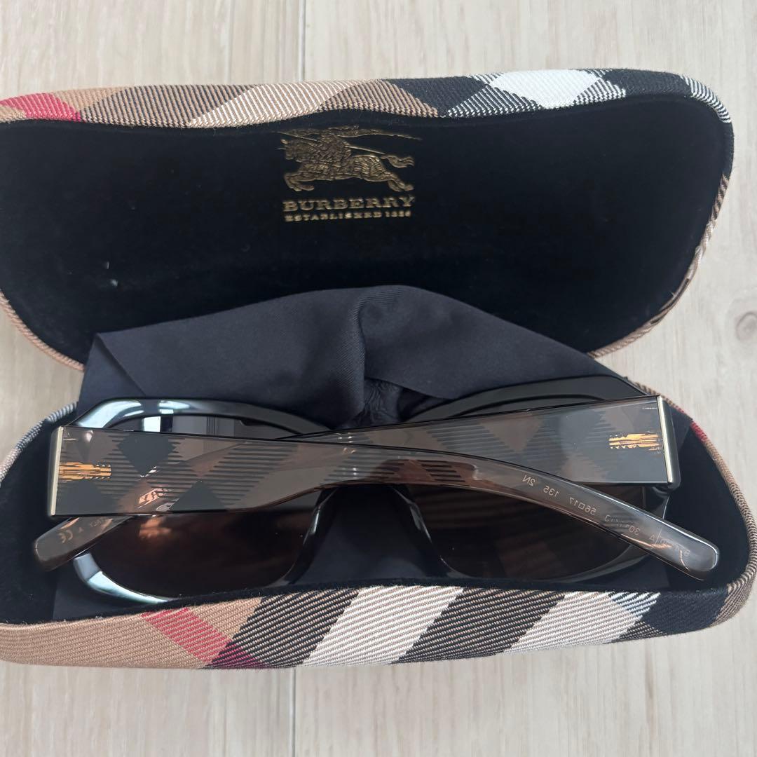 9*6様 Burberry ブラウン サングラス ケース付き