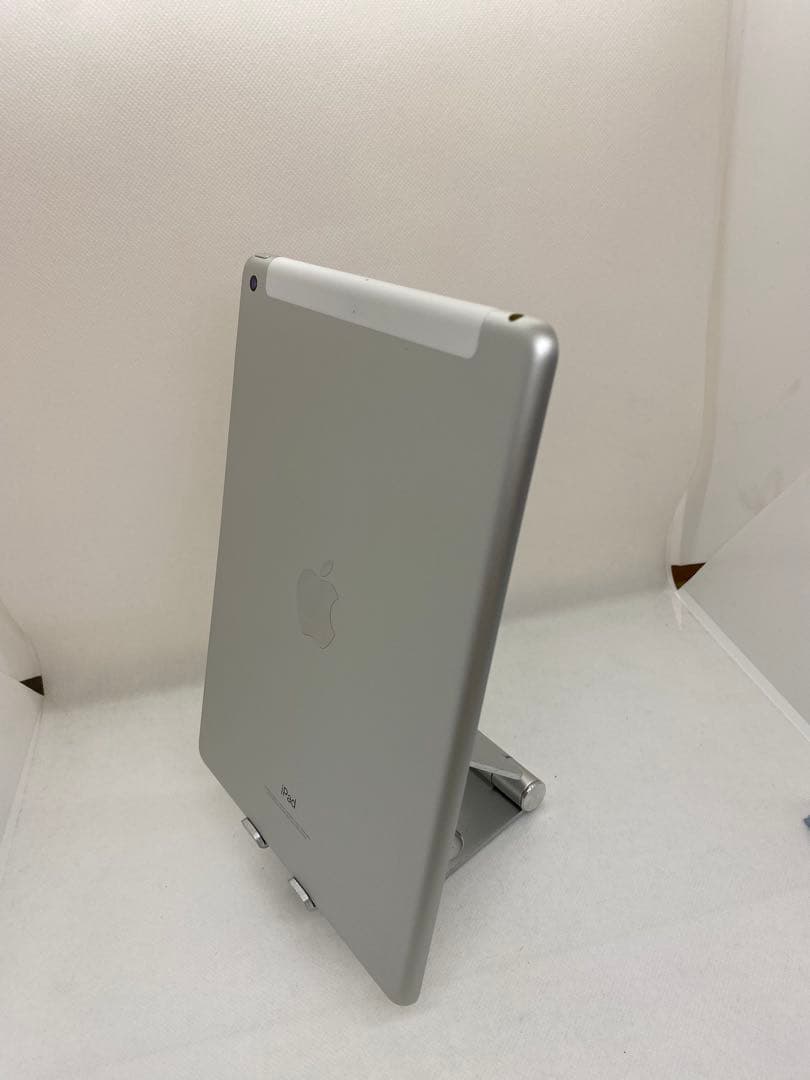 ジャンク品iPad 第6世代 32GB SIMフリー　06223