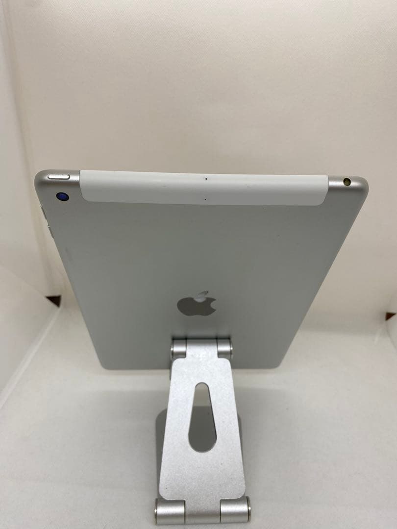 ジャンク品iPad 第6世代 32GB SIMフリー　06223