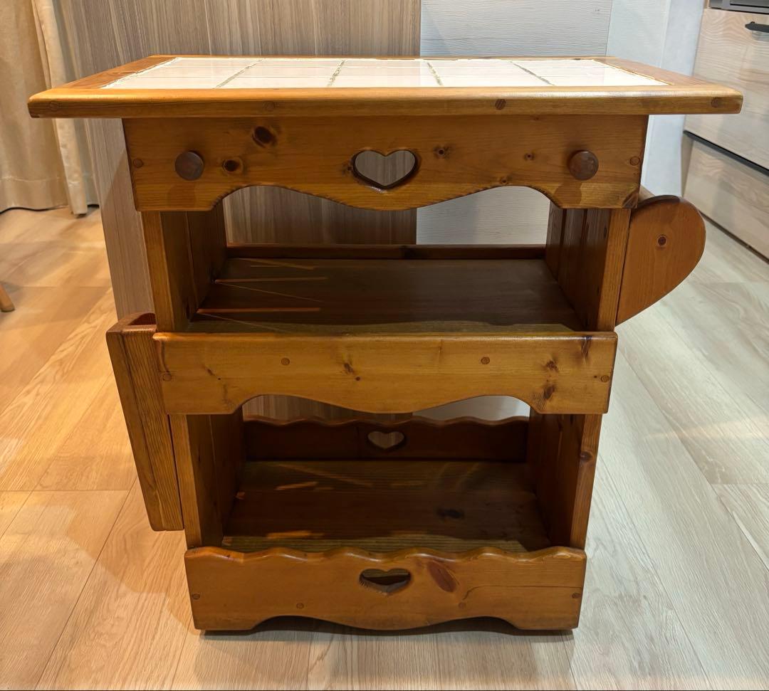 オーダー家具　カントリー家具　ワゴン　キャスター付き　タイル付き　ハート　収納棚