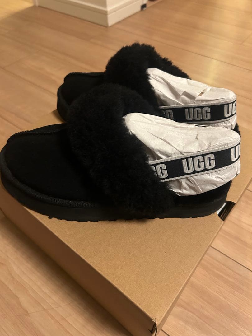 UGG ファーサンダル　ファンケット　レディース　23.5 黒　キッズサイズ