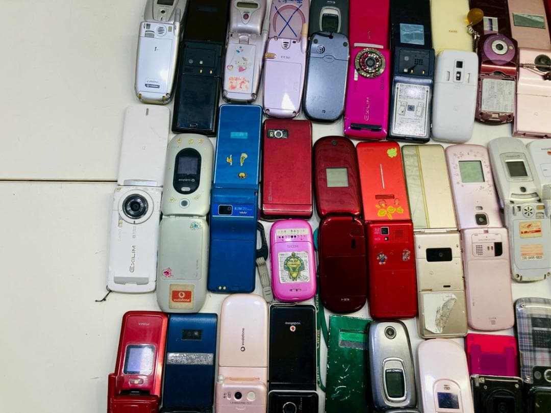 90Z 携帯電話 ガラケー 動作未確認品 修理パーツ取り/コレクション用