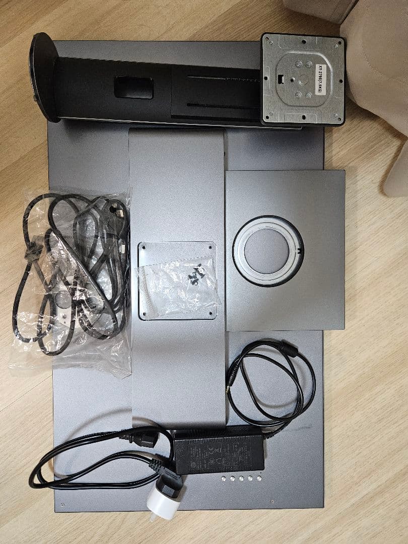 32インチ WQHD 165Hz 金属筐体 IPS 広色域 縦回転 スピーカー