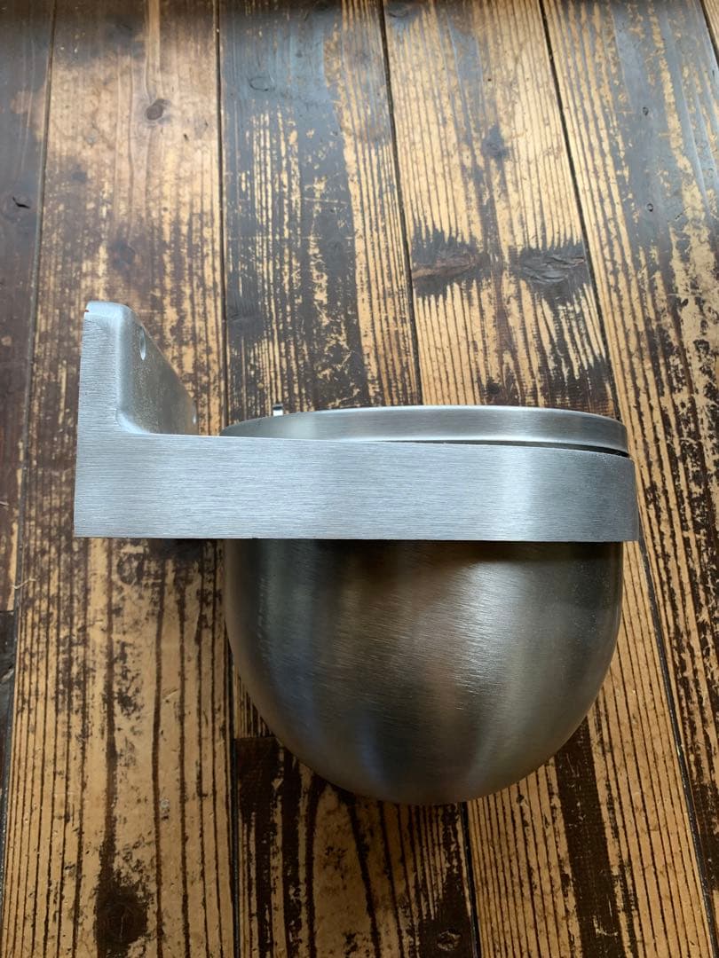 ステンレス製壁取り付け型灰皿