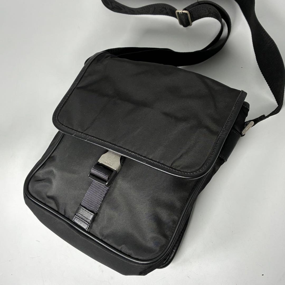 プラダ　ショルダーバッグ